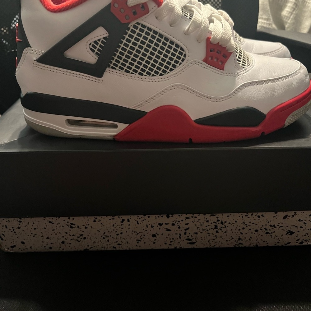 Jordan 4 Fire Reds